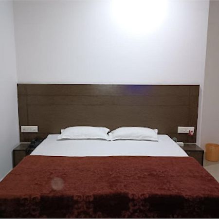 אגרה Supreme Guest House By Wb Inn מראה חיצוני תמונה