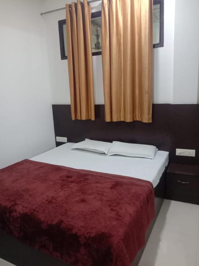 אגרה Supreme Guest House By Wb Inn מראה חיצוני תמונה