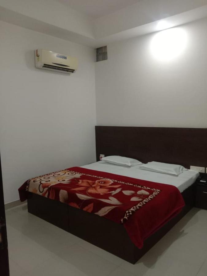 אגרה Supreme Guest House By Wb Inn מראה חיצוני תמונה