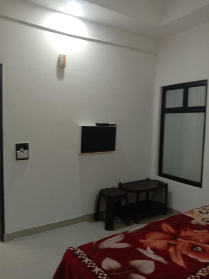 אגרה Supreme Guest House By Wb Inn מראה חיצוני תמונה