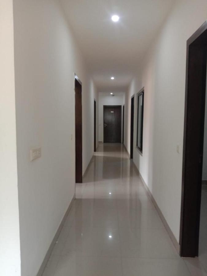אגרה Supreme Guest House By Wb Inn מראה חיצוני תמונה