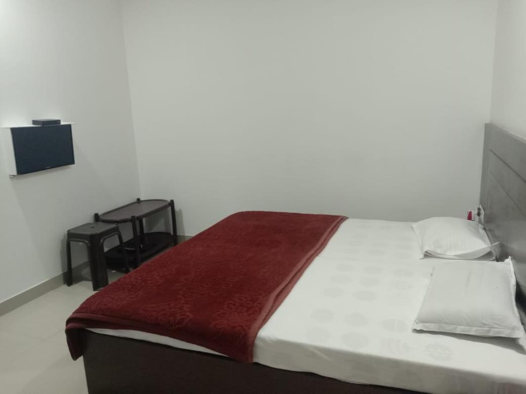 אגרה Supreme Guest House By Wb Inn מראה חיצוני תמונה