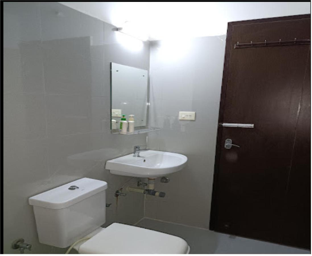 אגרה Supreme Guest House By Wb Inn מראה חיצוני תמונה