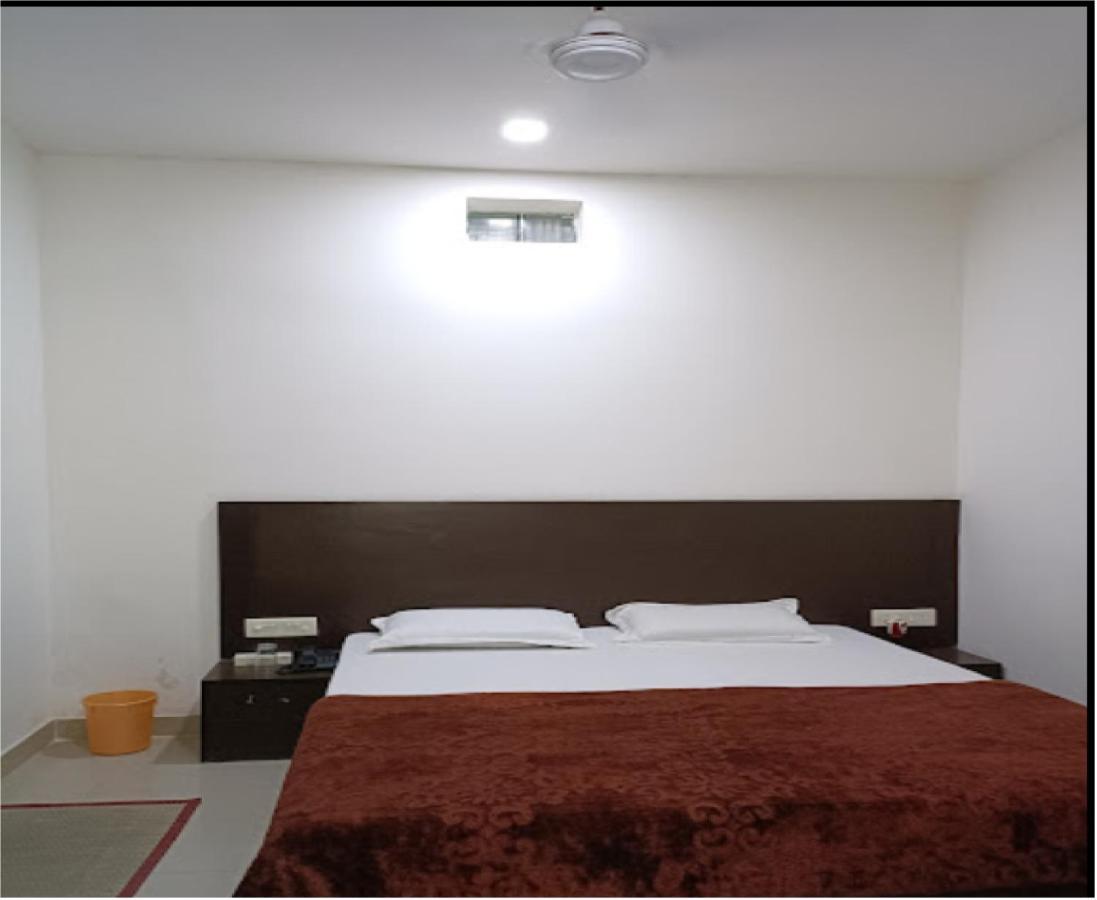 אגרה Supreme Guest House By Wb Inn מראה חיצוני תמונה