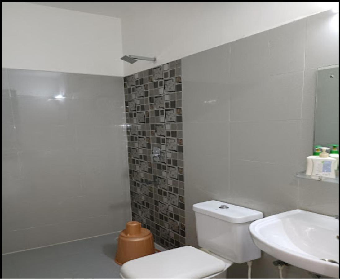 אגרה Supreme Guest House By Wb Inn מראה חיצוני תמונה