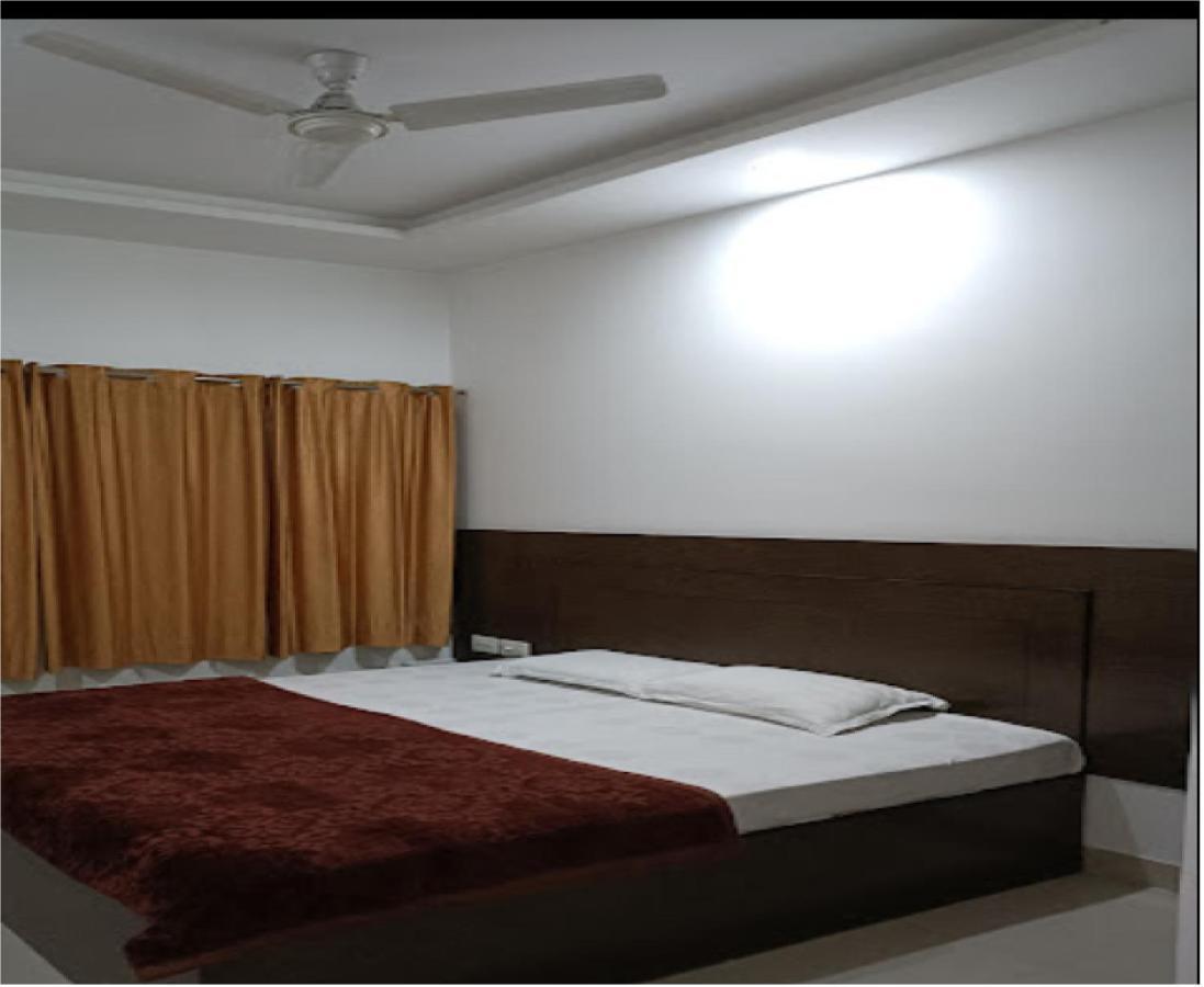 אגרה Supreme Guest House By Wb Inn מראה חיצוני תמונה