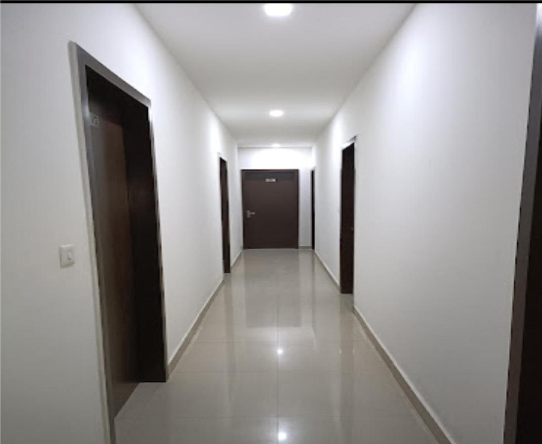 אגרה Supreme Guest House By Wb Inn מראה חיצוני תמונה